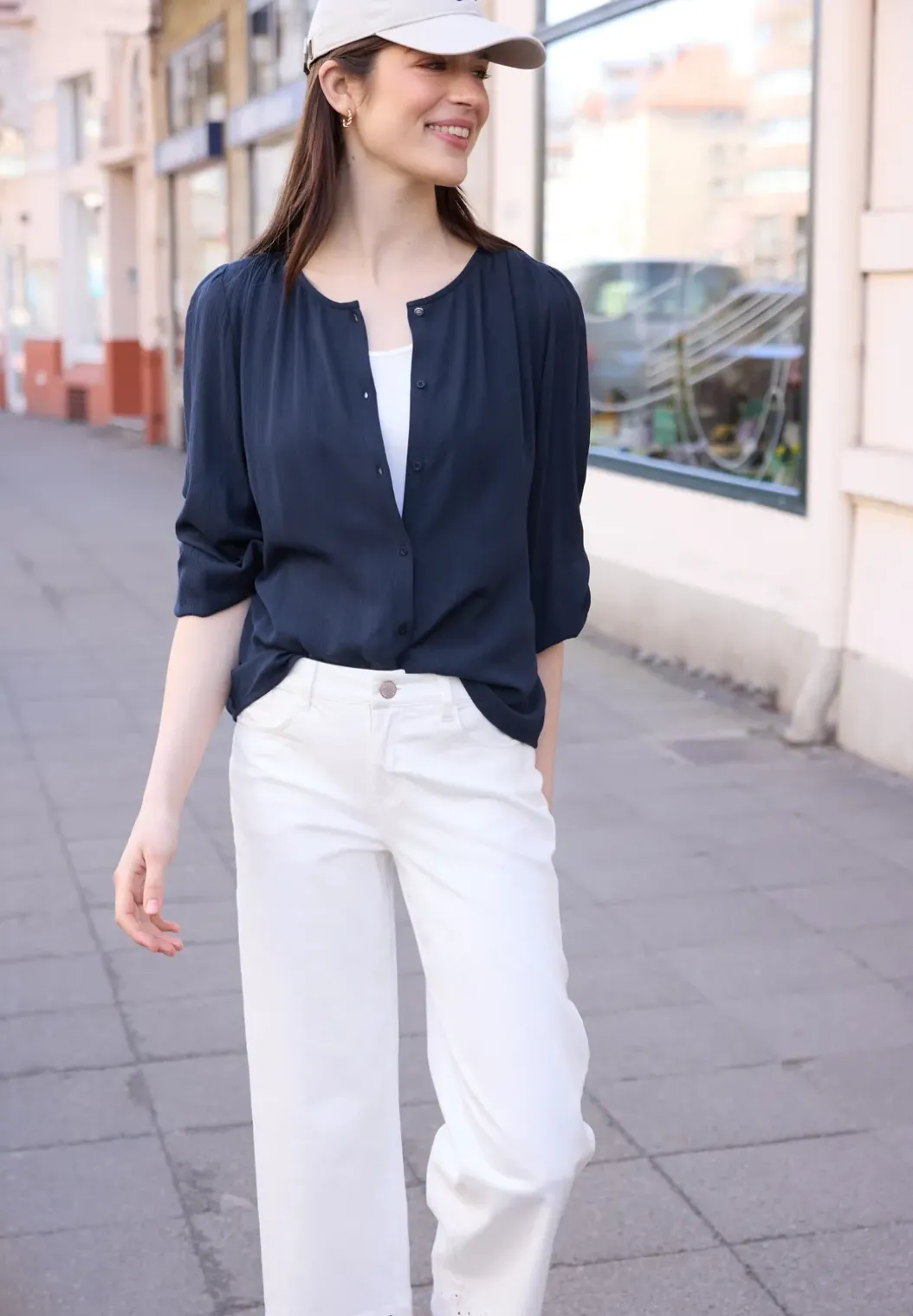 3/4 mouw blouse met ronde hals en knopen
