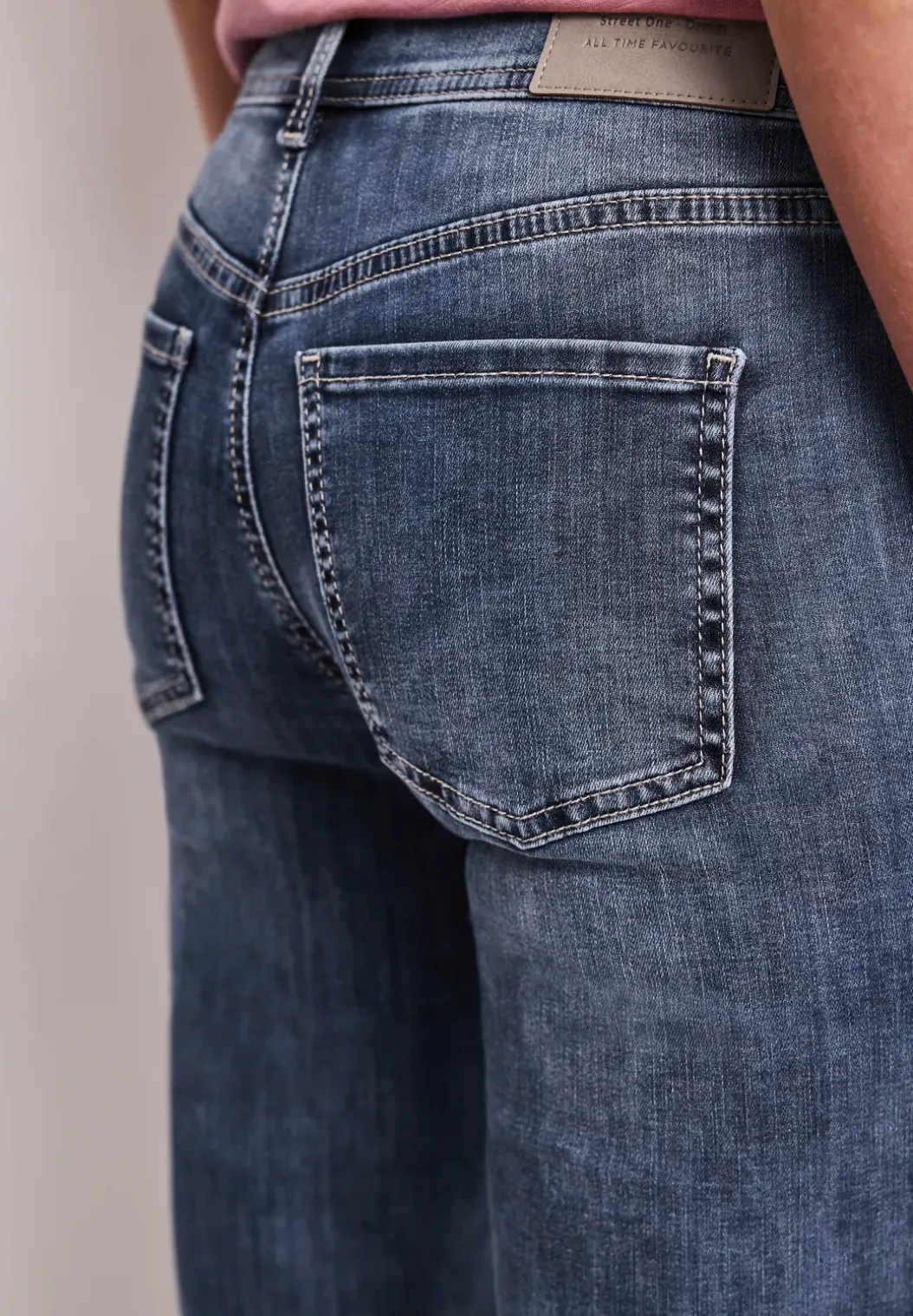 7/8 Slim Leg jeans in casual fit