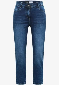3/4 Slim Leg jeans in Slim Fit