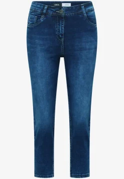 3/4 Slim Leg jeans in Slim Fit