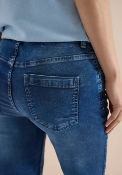 3/4 Slim Leg jeans in Slim Fit