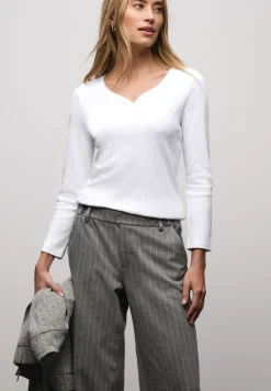 Basic shirt met knoopdetail