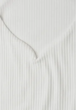 Basic top met hartvormige halslijn