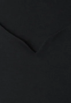 Basic top met hartvormige halslijn