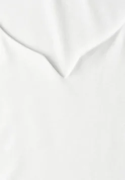 Basic top met hartvormige halslijn