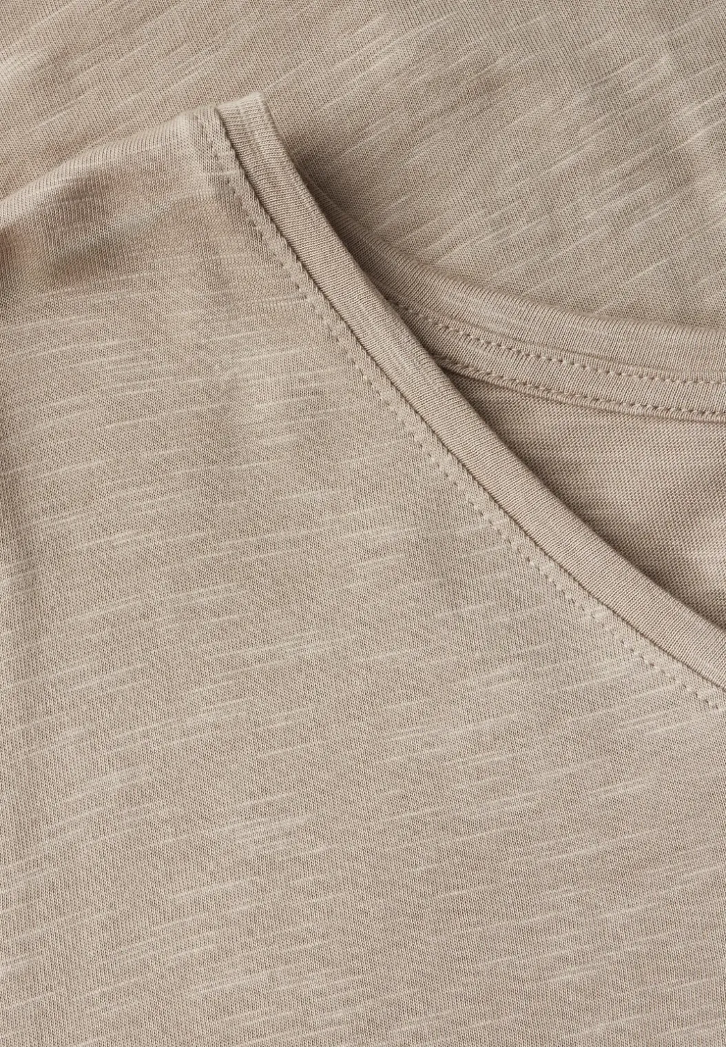 Basic shirt met V-hals