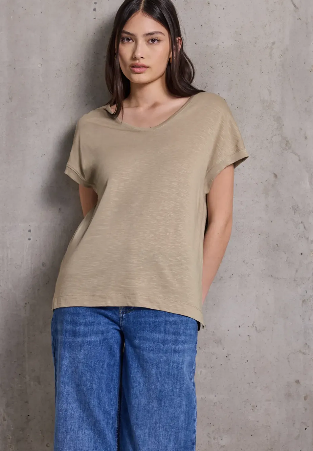 Basic shirt met V-hals