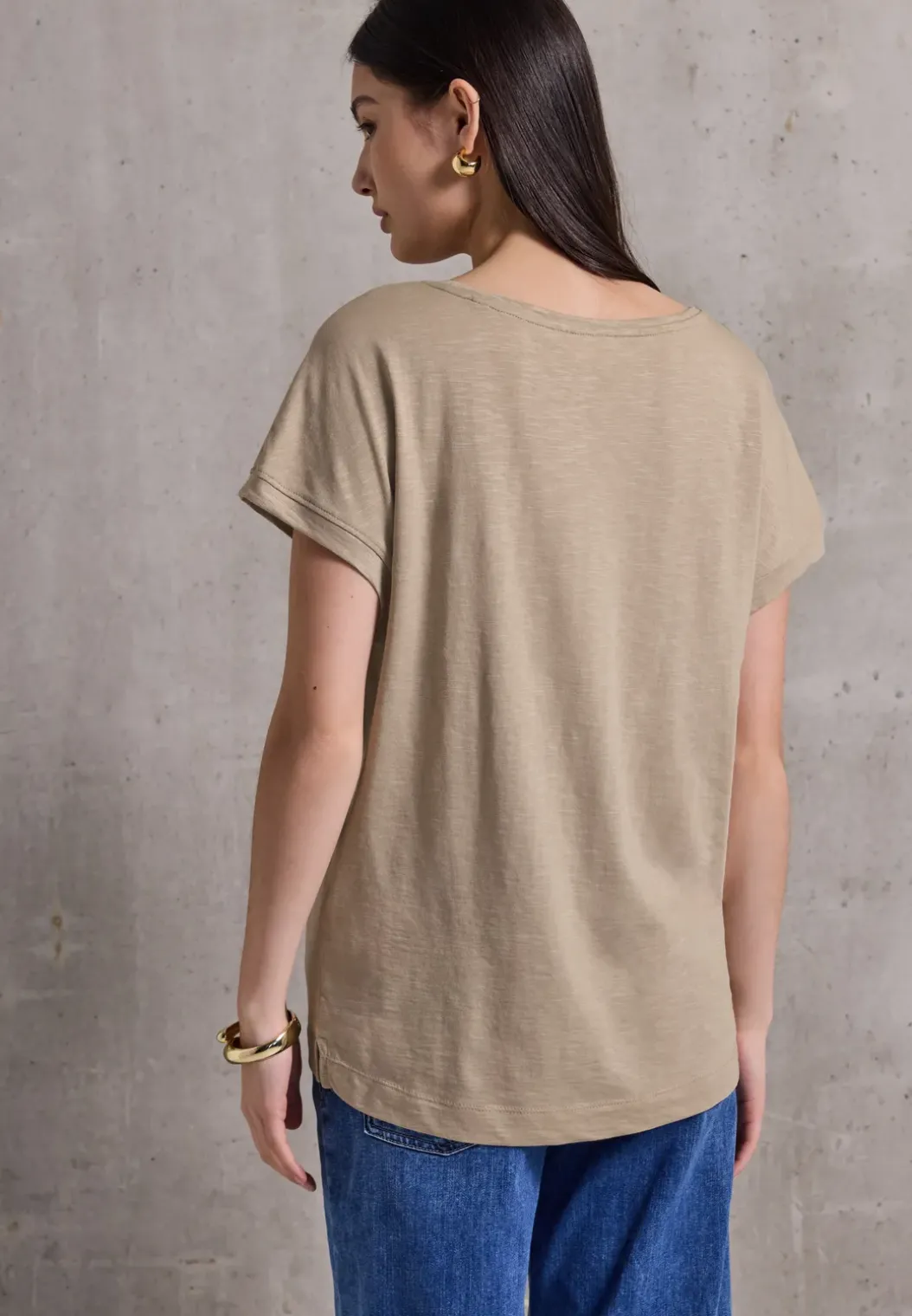 Basic shirt met V-hals