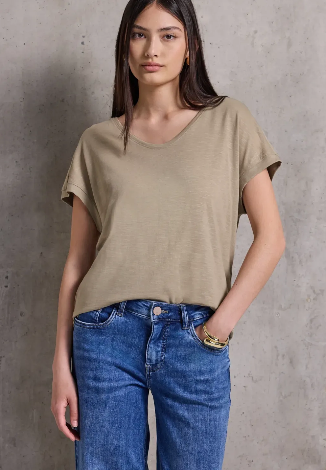 Basic shirt met V-hals