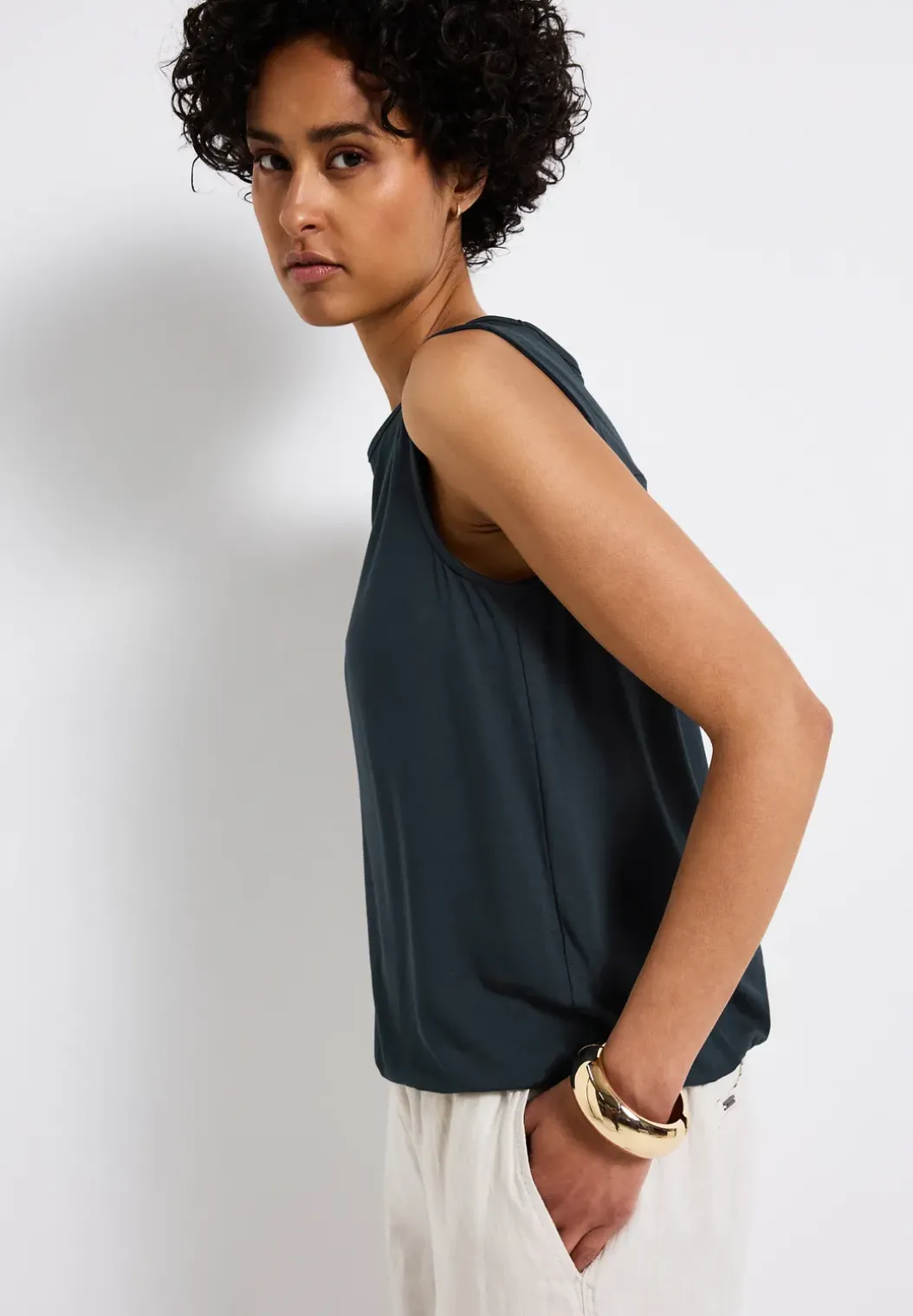 Basis top