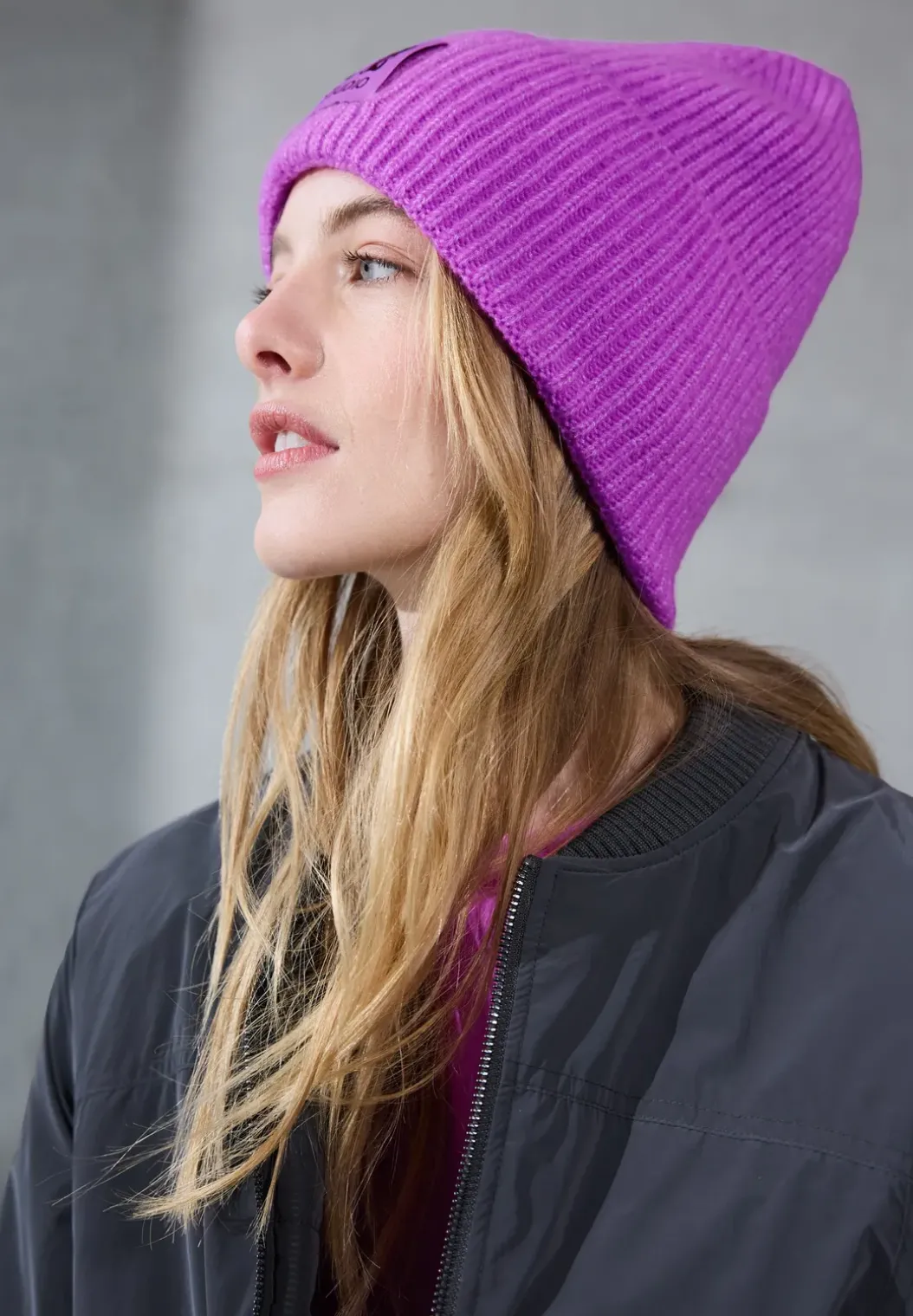 Beanie met badge