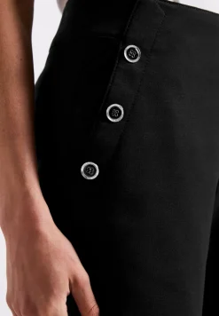 Bermuda met knoopdetail