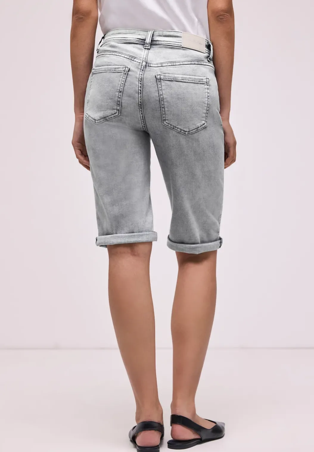 Bermuda met Slim Legs en omgeslagen detail