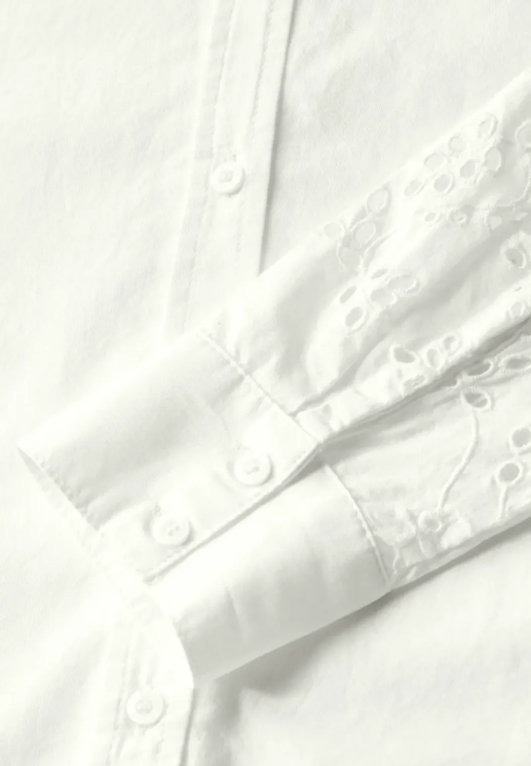 Blouse met geborduurde mouwen