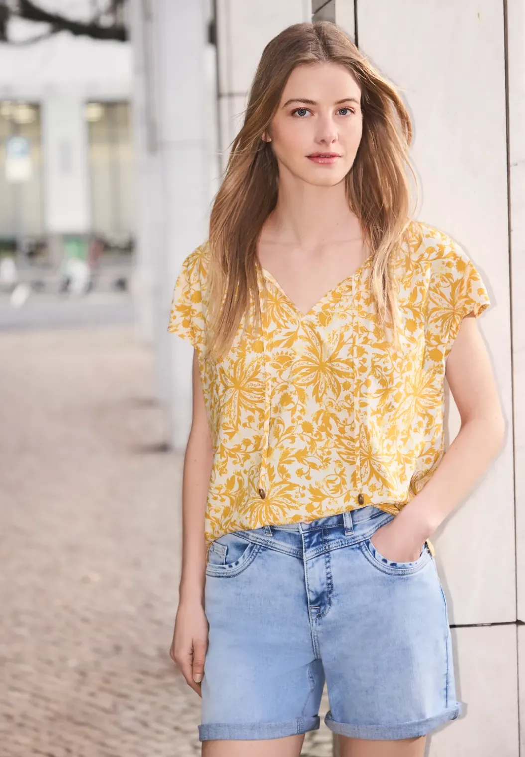 Blouse met hangende schouder en linten