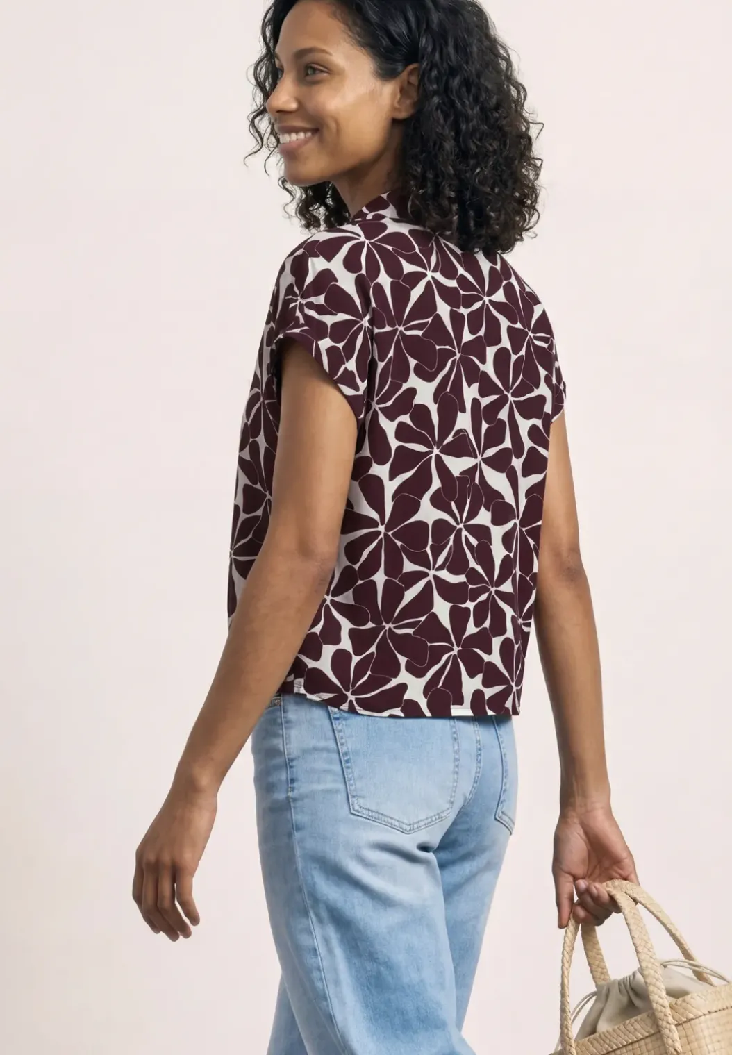 Blouse met overhangende schouders en bowlingkraag
