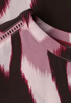Blouse met overhangende schouders en getapete details