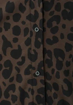 Blouse met overhangende schouders en bowlingkraag