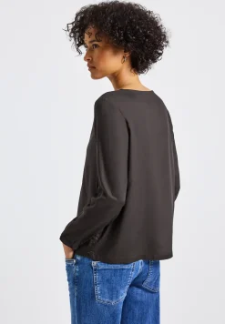 Blouse met ronde hals en uitsnijding