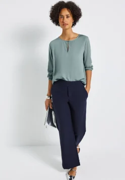 Blouse met ronde hals en uitsnijding