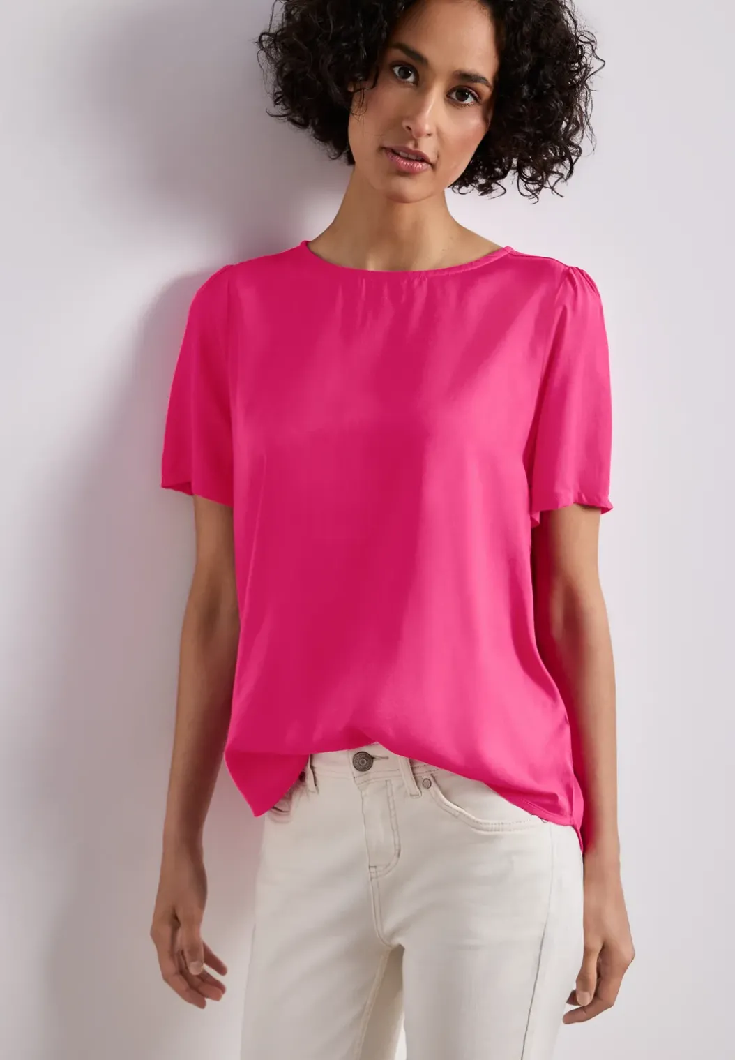 Blouse met ronde hals en korte pofmouwen