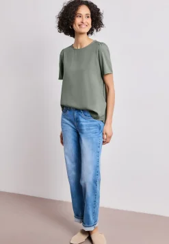 Blouse met ronde hals en korte pofmouwen