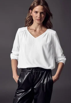 Blouse met smokdetail