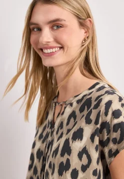 Blouseshirt met gespleten hals en smokdetail