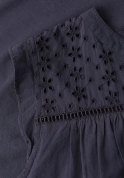 Blousetop met gespleten hals en shiffley-details