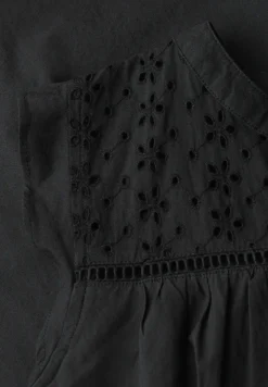 Blousetop met gespleten hals en shiffley-details
