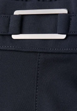 Broek met rechte pijpen en details