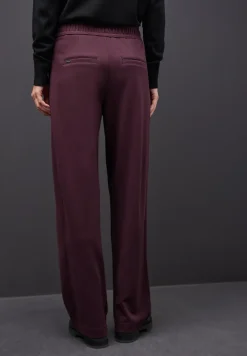 Broek met rechte pijpen en details