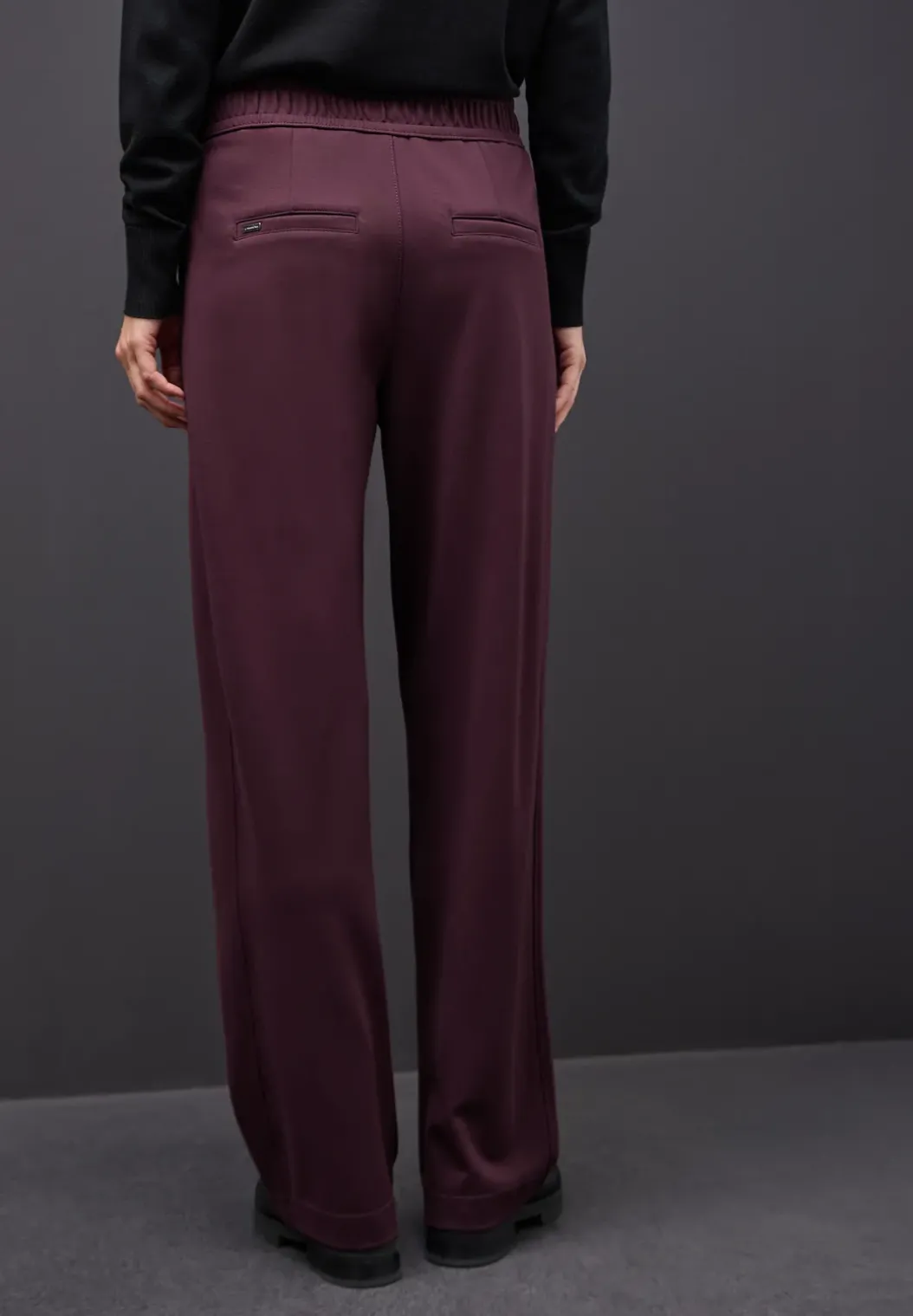 Broek met rechte pijpen en details