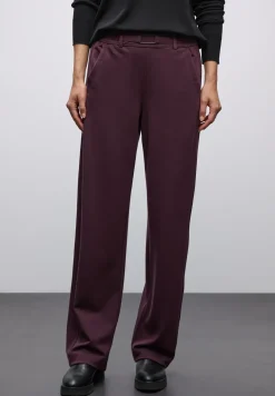 Broek met rechte pijpen en details