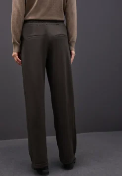 Broek met rechte pijpen en details
