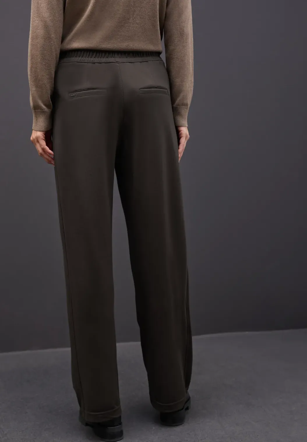 Broek met rechte pijpen en details