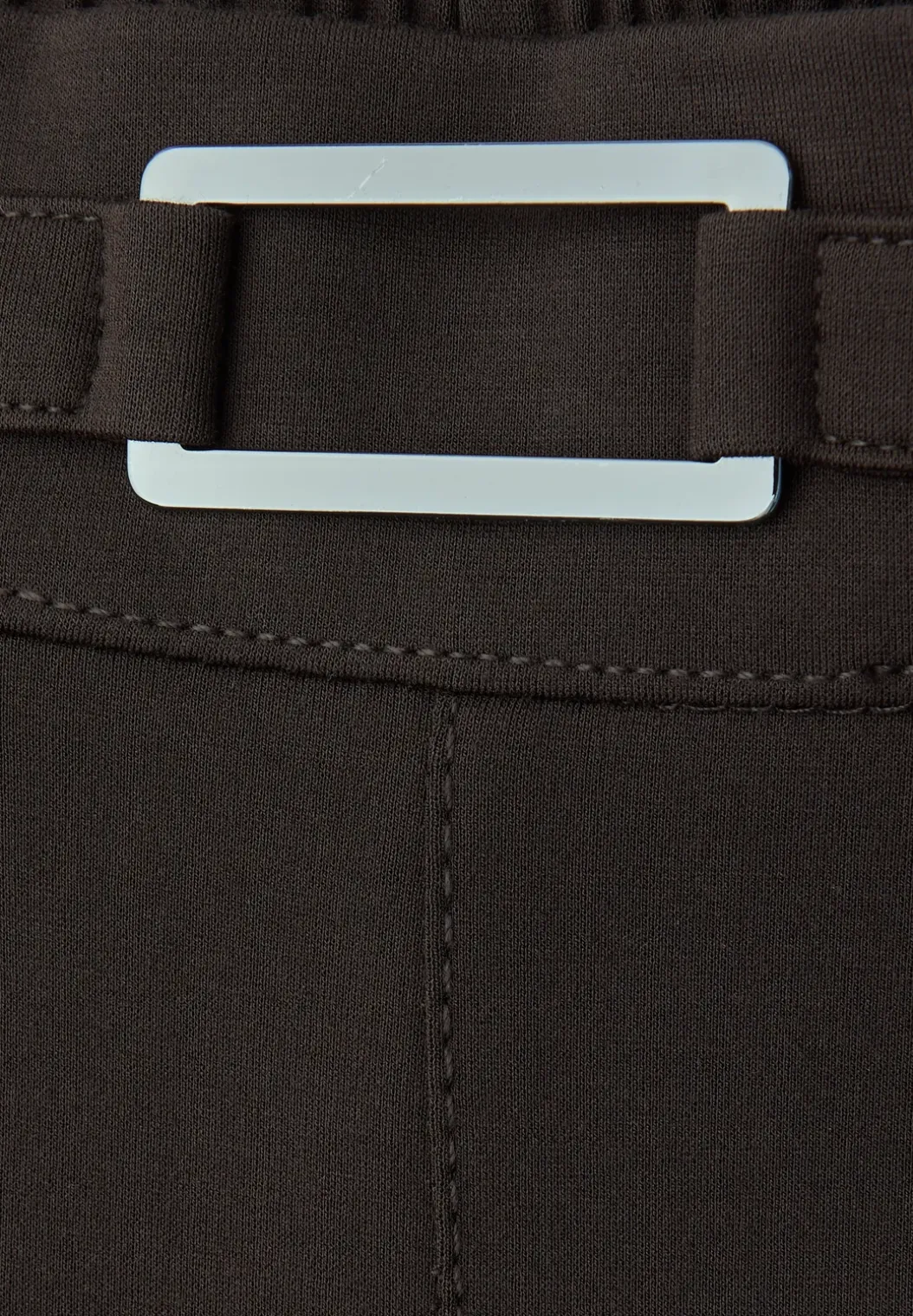 Broek met rechte pijpen en details
