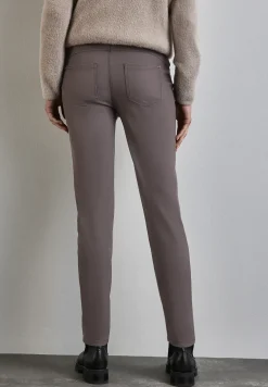 Broek met ritsdetails