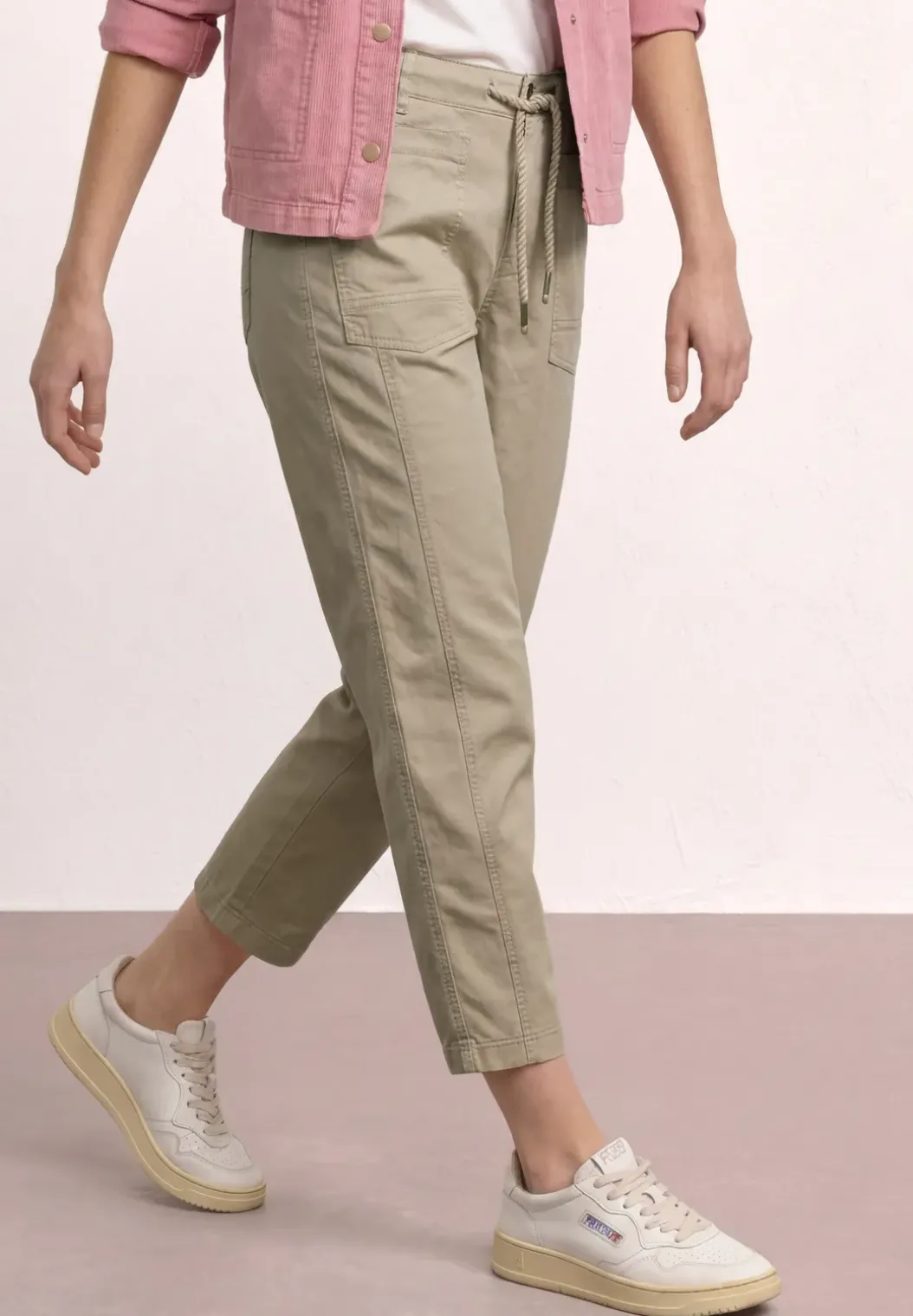 Broek met taps toelopende pijpen van keperstof