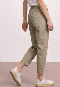 Broek met taps toelopende pijpen van keperstof