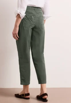 Broek met taps toelopende pijpen van keperstof