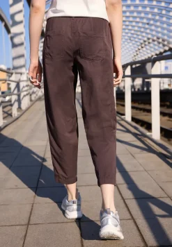 Broek met taps toelopende pijpen