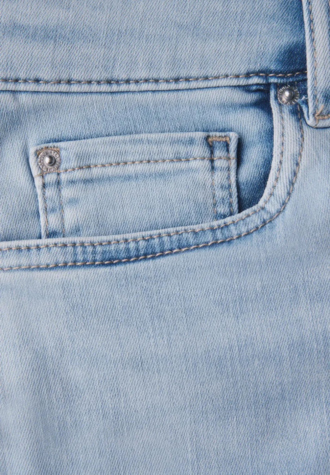 Casual fit denim shorts