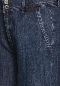 Casual fit jeans