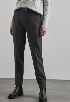 Chino in een gemêleerde look