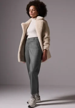 Chino in een gemêleerde look