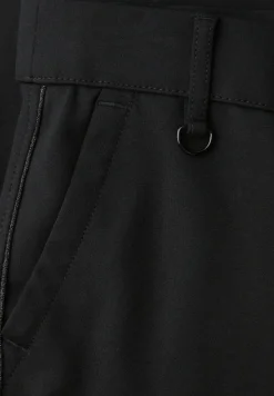 Chino met banddetail