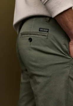 Chino met elastische tailleband