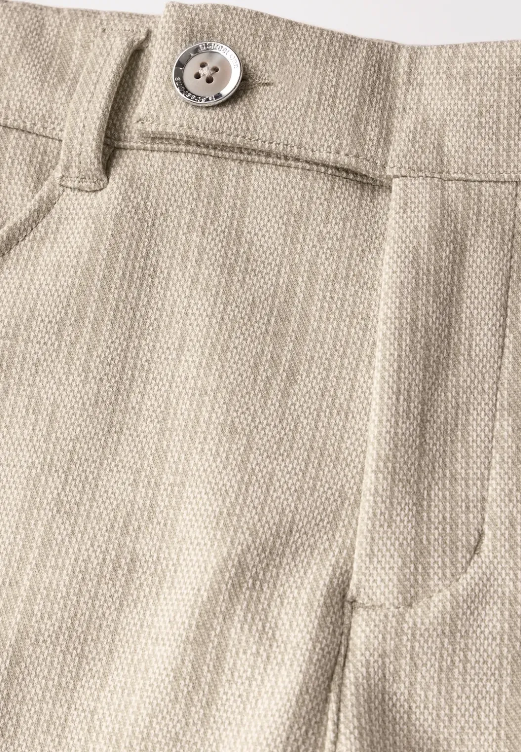 Chino met knoopdetail
