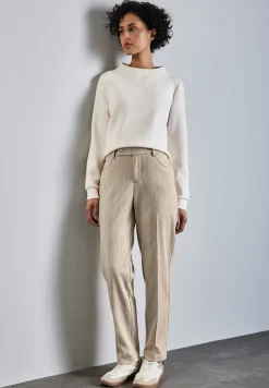 Chino met knoopdetail